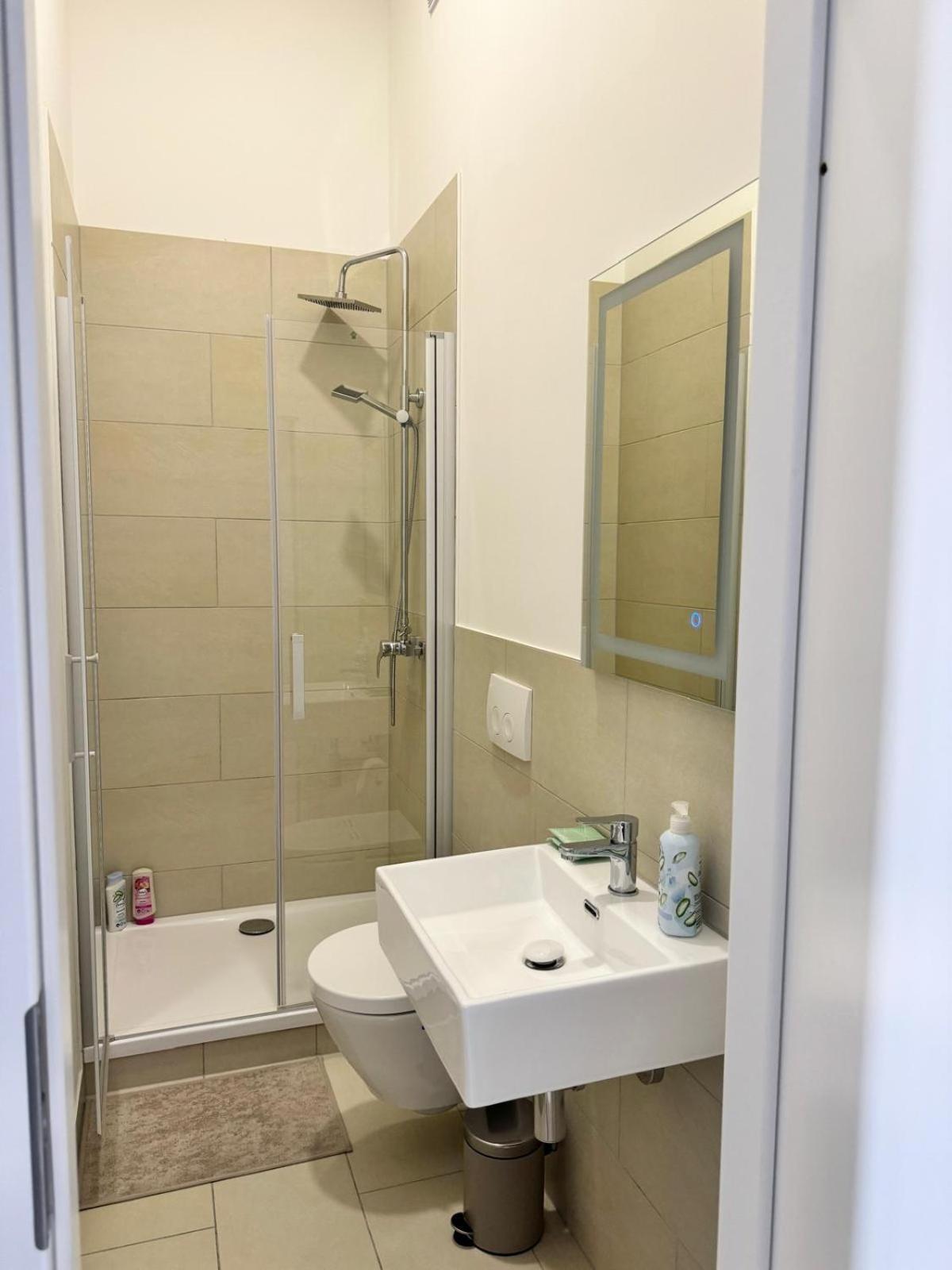Heaven Homes - Privatzimmer Mit Bad Im Herzen Von Duesseldorf Düsseldorf Exterior foto